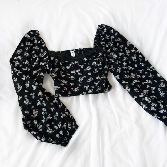 ♡ 3/$25 ♡ BP Lace Trim Floral Top - Picture 2 of 4